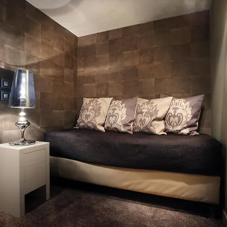 Hotel Koh-i Nor By Les Etincelles
